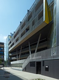 Housing Complex Raxstrasse - detail of facade