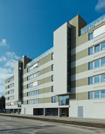 Housing Estate Wagramerstrasse - detail of facade