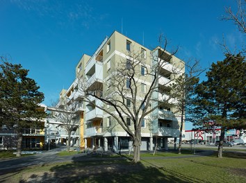 Housing Estate Wagramerstrasse - view from southwest