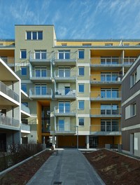 Housing Estate Wagramerstrasse - west facade