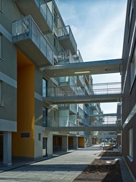 Housing Estate Wagramerstrasse - west facade