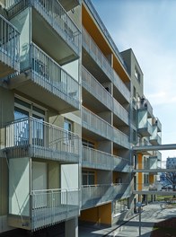 Housing Estate Wagramerstrasse - detail of facade