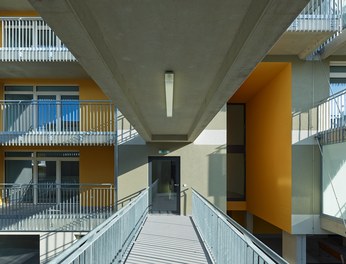 Housing Estate Wagramerstrasse - detail of facade