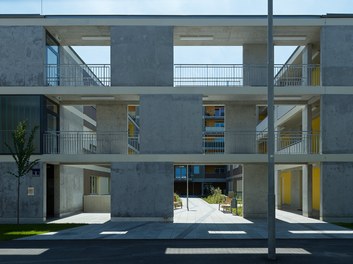 Housing Estate Wagramerstrasse - approach