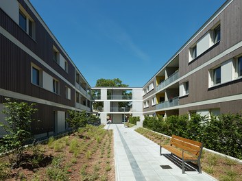 Housing Estate Wagramerstrasse - courtyard