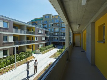 Housing Estate Wagramerstrasse - courtyard