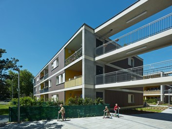 Housing Estate Wagramerstrasse - courtyard