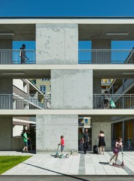 Housing Estate Wagramerstrasse - approach