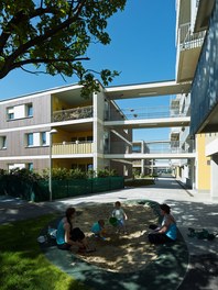 Housing Estate Wagramerstrasse - courtyard