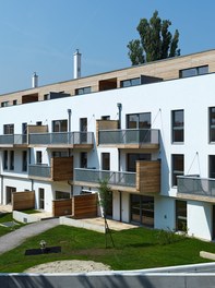 Housing Estate Breitenfurterstrasse - detail of facade