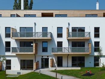 Housing Estate Breitenfurterstrasse - east facade