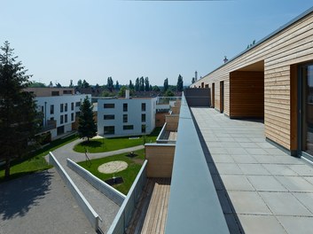 Housing Estate Breitenfurterstrasse - view from terrace