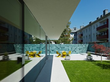 Residence L - approach to terrace