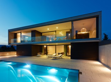 Residence W - terrace and pool at night