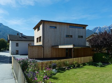 Residence Klein - north facade with carport