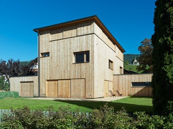 Residence Klein - garden view with closed shutters