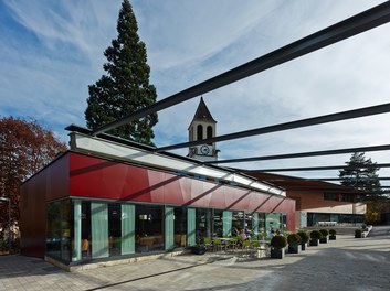 Community Center Eichgraben - courtyard