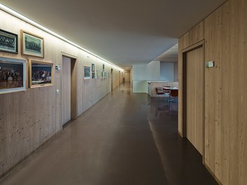 Community Center Eichgraben - corridor
