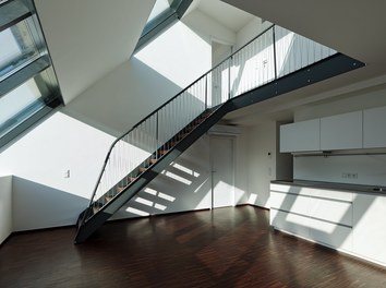 Attic Neubaugasse - staircase and kitchen
