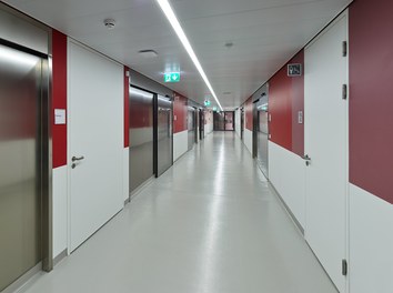 Landesklinikum Mödling - corridor