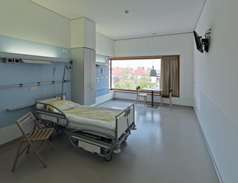 Landesklinikum Mödling - hospital room