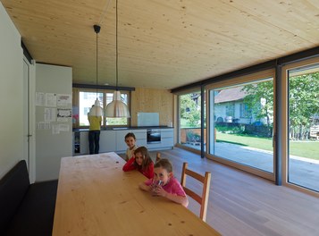 Residence M - living-dining room with children