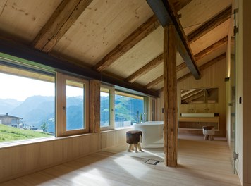 Residence S - view into bathroom