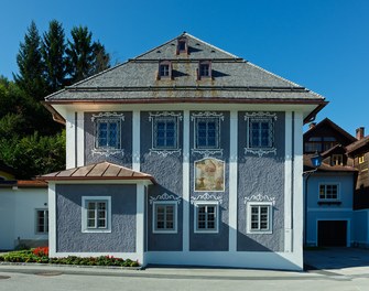 Schwarzes Haus - east facade