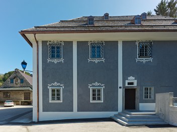 Schwarzes Haus - entrance