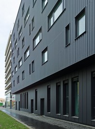 Housing Complex Sonnwendviertel - detail of facade