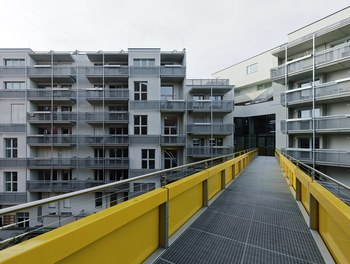 Housing Complex Sonnwendviertel - view from bridge