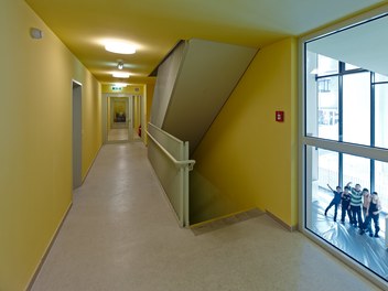 Housing Complex Sonnwendviertel - staircase