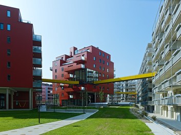 Housing Complex Sonnwendviertel - courtyard