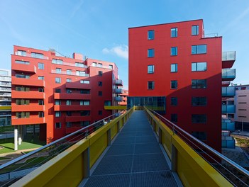 Housing Complex Sonnwendviertel - view from bridge