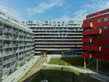 Housing Complex Sonnwendviertel - courtyard