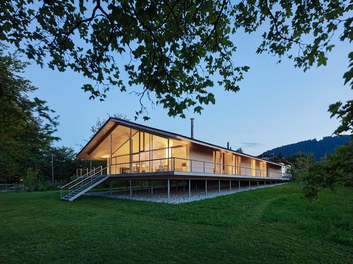 Residence D - general view at night