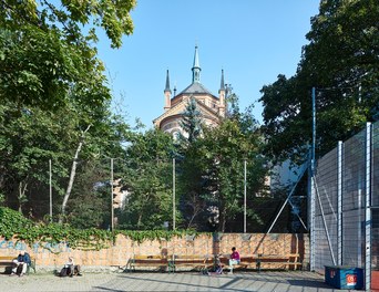 Church Altlerchenfeld | Conversion - view from park