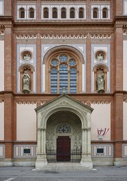 Church Altlerchenfeld | Conversion - main entrance