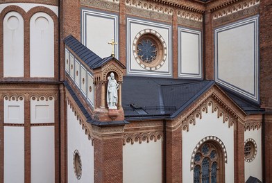 Church Altlerchenfeld | Conversion - detail of facade