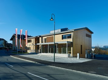 Community Center Nussdorf - view from street
