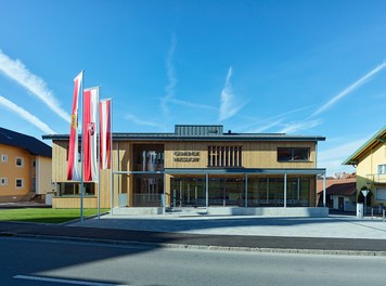 Community Center Nussdorf - entrance