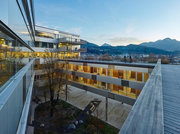 Wohnheim Olympisches Dorf - courtyard in the evening