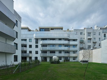 Housing Estate Petrusgasse - view from courtyard