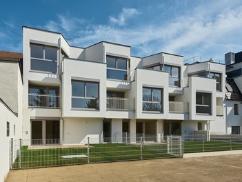 Housing Estate Autofabrikstrasse - view from garden
