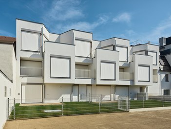 Housing Estate Autofabrikstrasse - view from garden