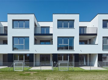 Housing Estate Stammersdorf - east facade