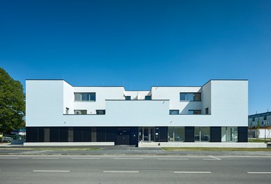 Housing Estate Stammersdorf - streetfacade