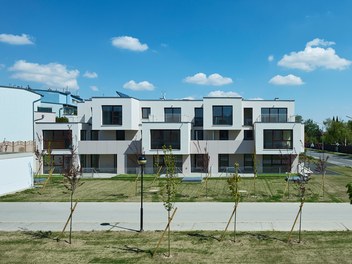 Housing Estate Stammersdorf - west facade