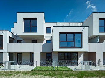 Housing Estate Stammersdorf - west facade