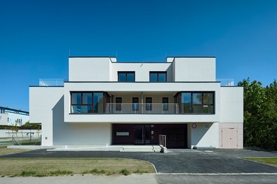 Housing Estate Stammersdorf - streetfacade